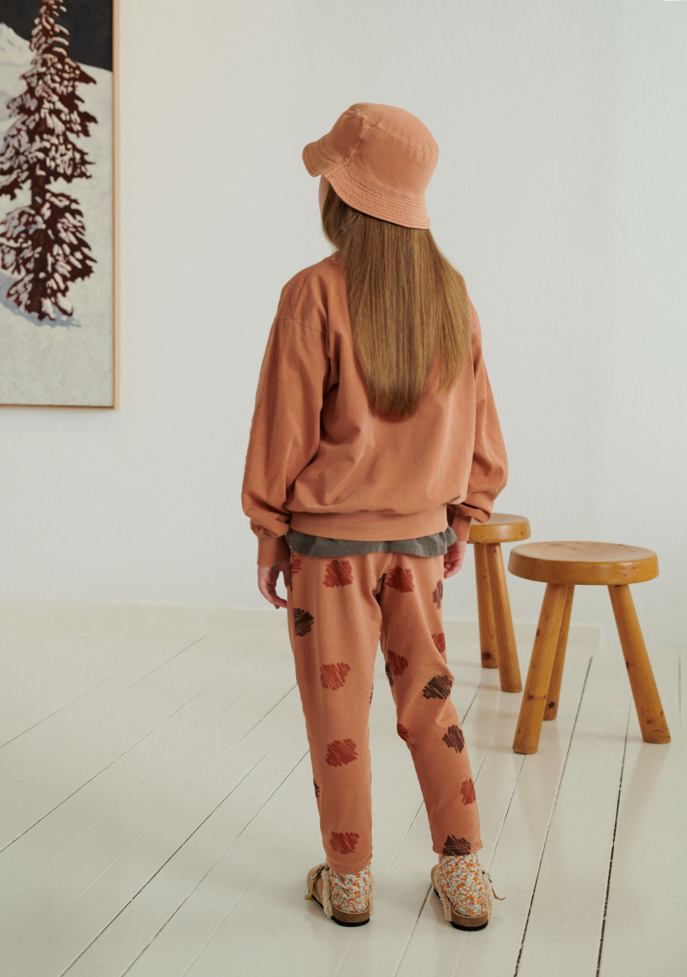 000123-brown-peggy-organic-cotton-sweatshirt-weekend-house-kids-clothing-3
