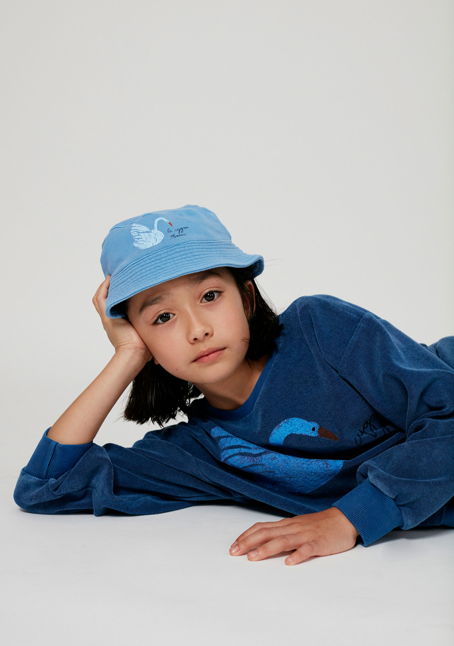000213-swan-sweatshirt-weekend-house-kids-clothing-2