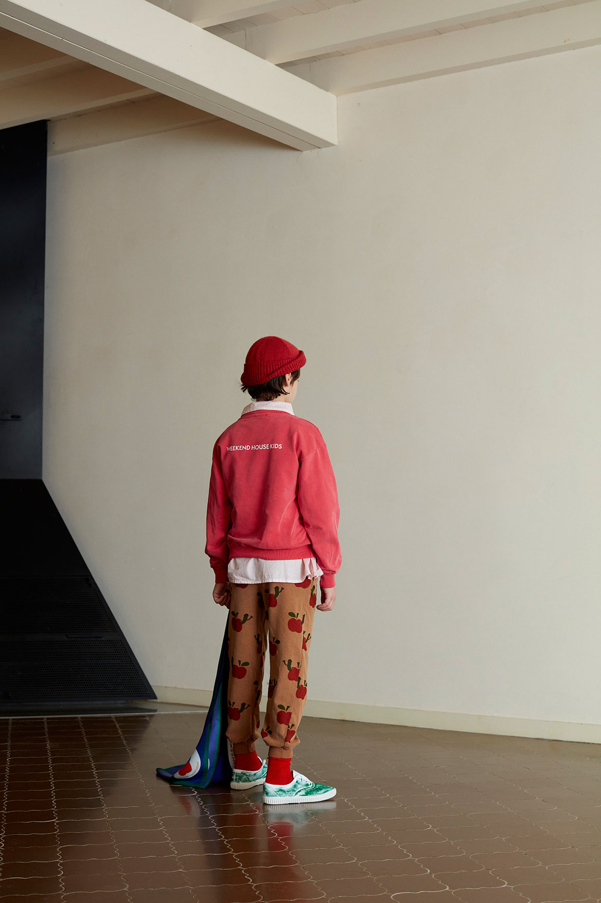 00254_red-apple-sweatshirt-weekend-house-kids-clothing-2