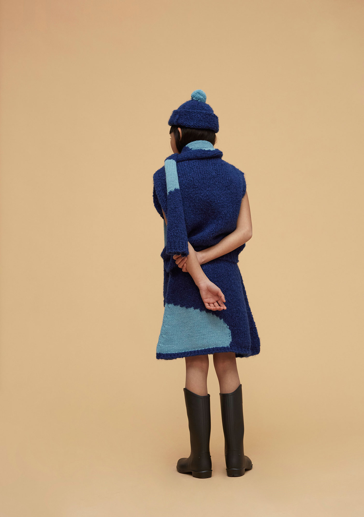 aw22-23-533-blue-dot-vest-weekend-house-kids-3
