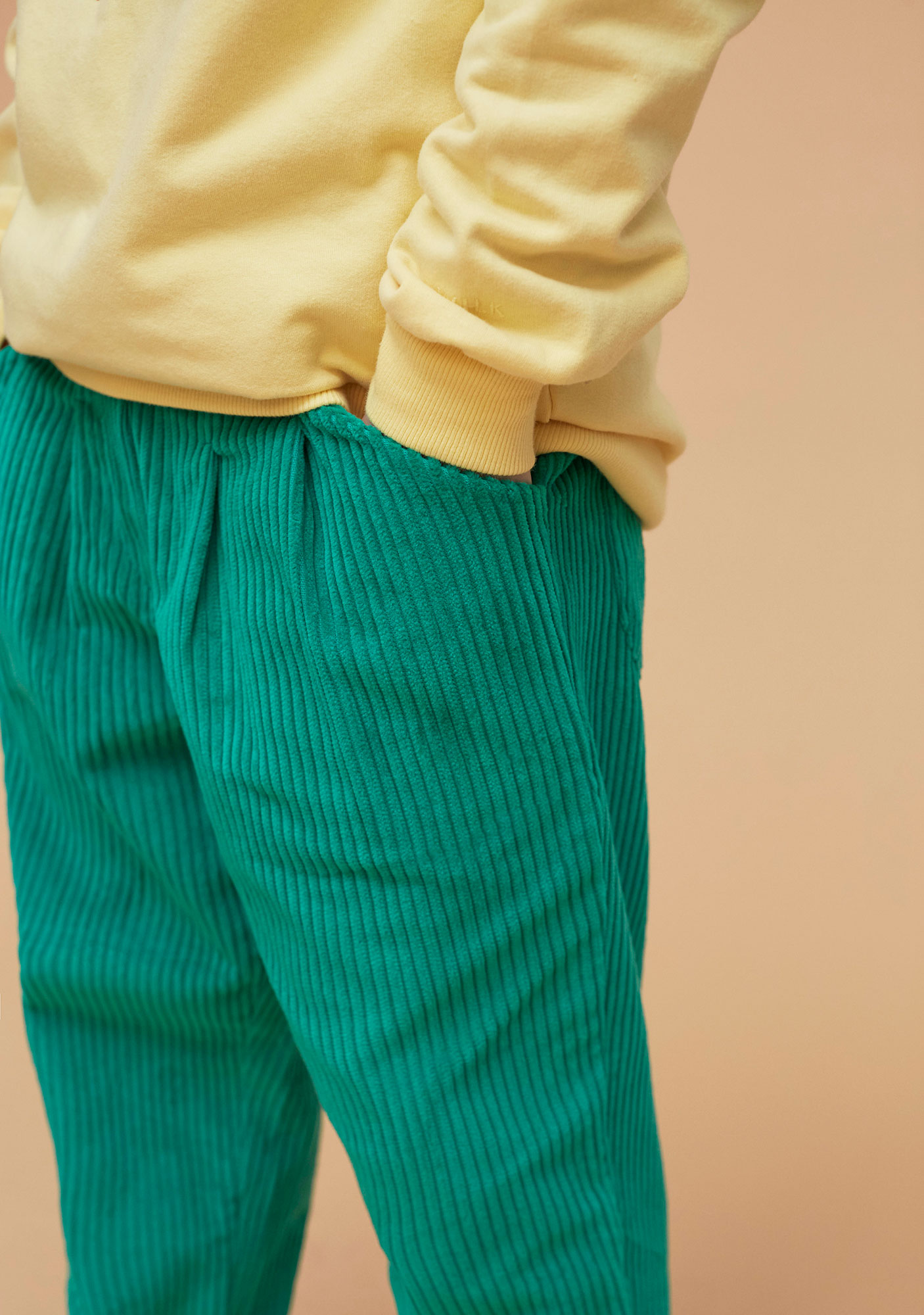 aw22-23-547-corduroy-green-pants-weekend-house-kids-3