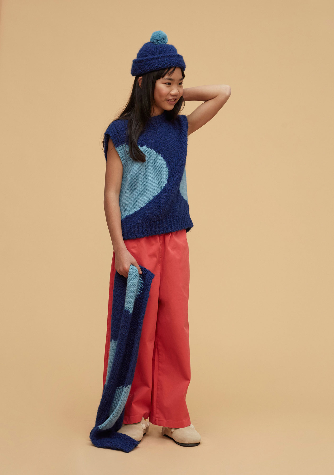 aw22-23-551-red-canvas-pants-weekend-house-kids-2