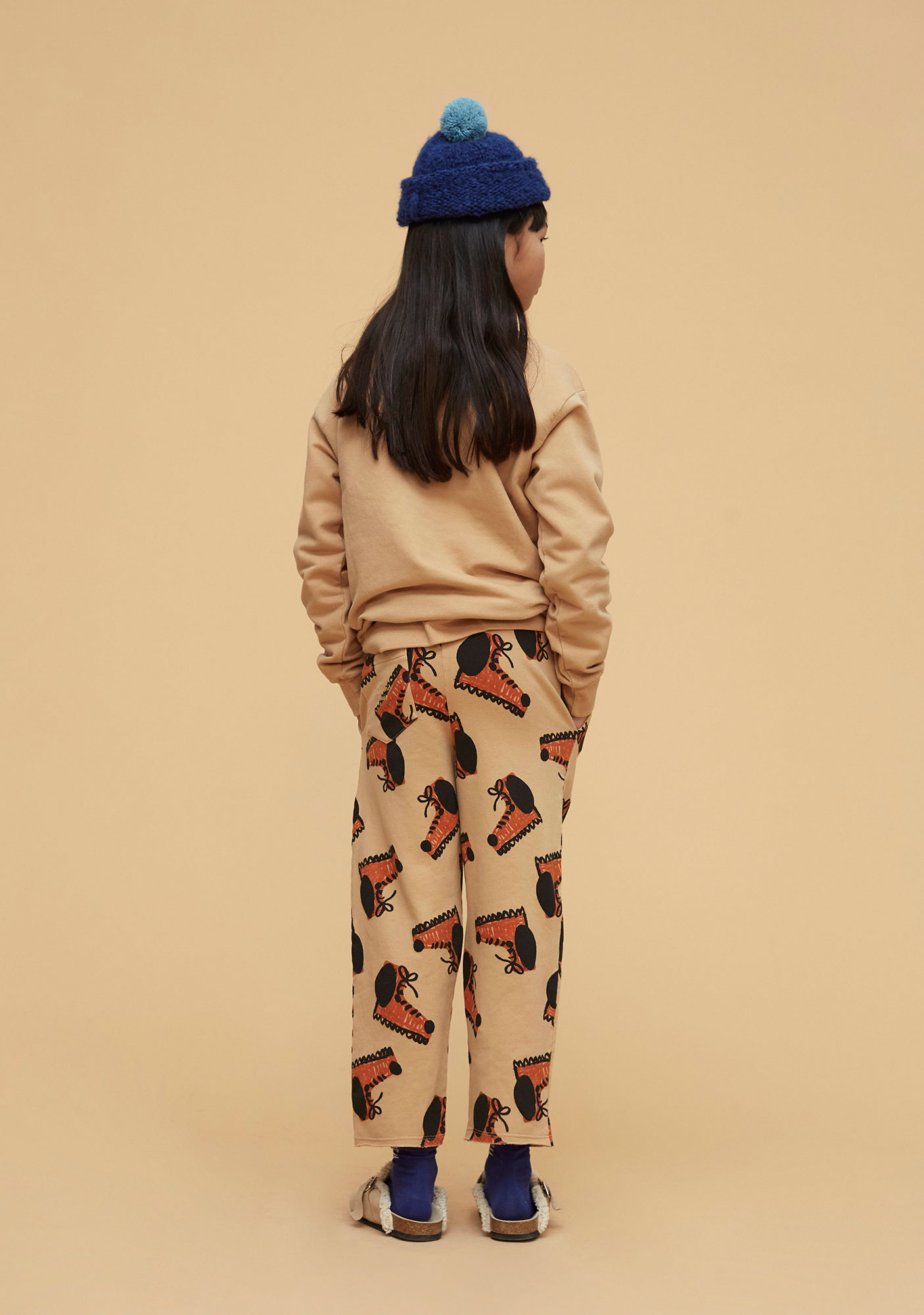 aw22-23-571-dog-boots-sweatshirt-soft-brown-weekend-house-kids-3