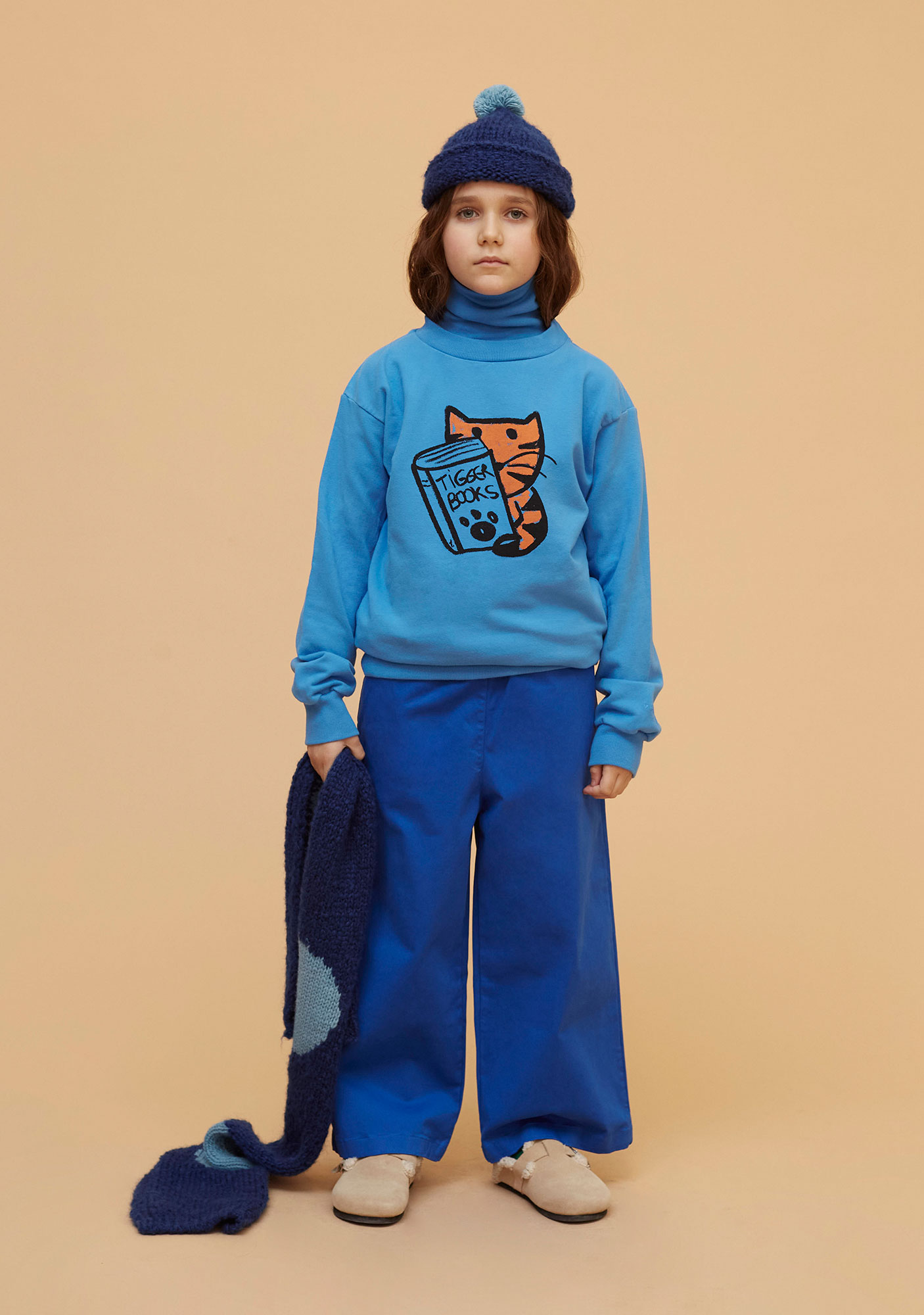 aw22-23-576-tiger-book-sweatshirt-blue-weekend-house-kids-2