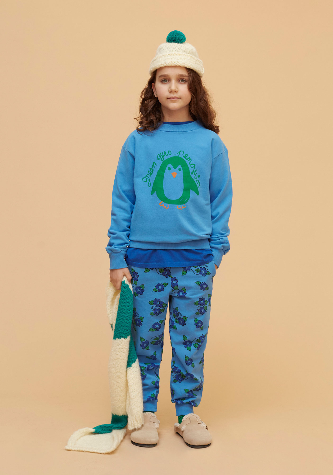 aw22-23-598-sweat-pants-blue-flowers-weekend-house-kids-2