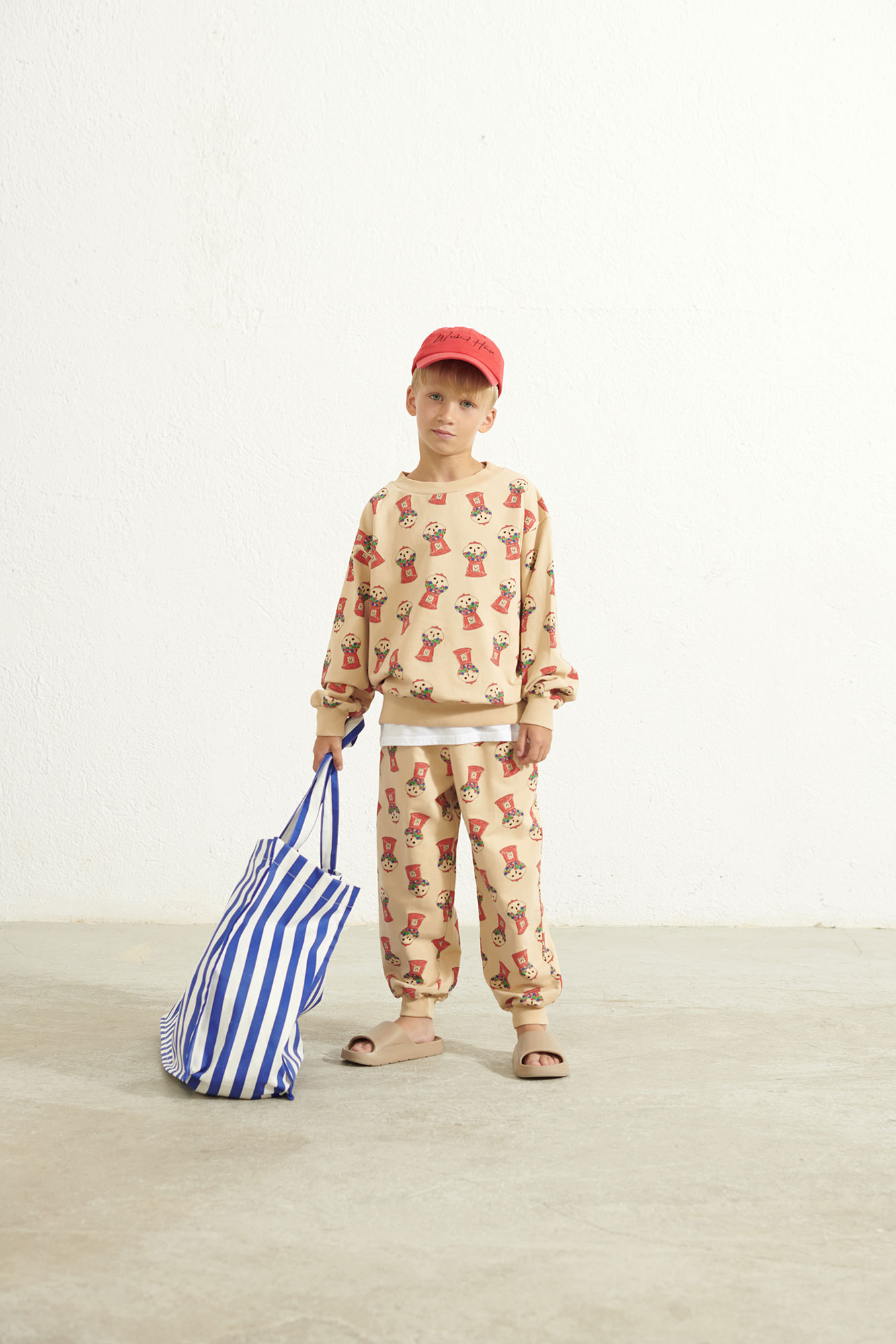 ss23-715-gum-sweatshirt-sand-weekend-house-kids-1