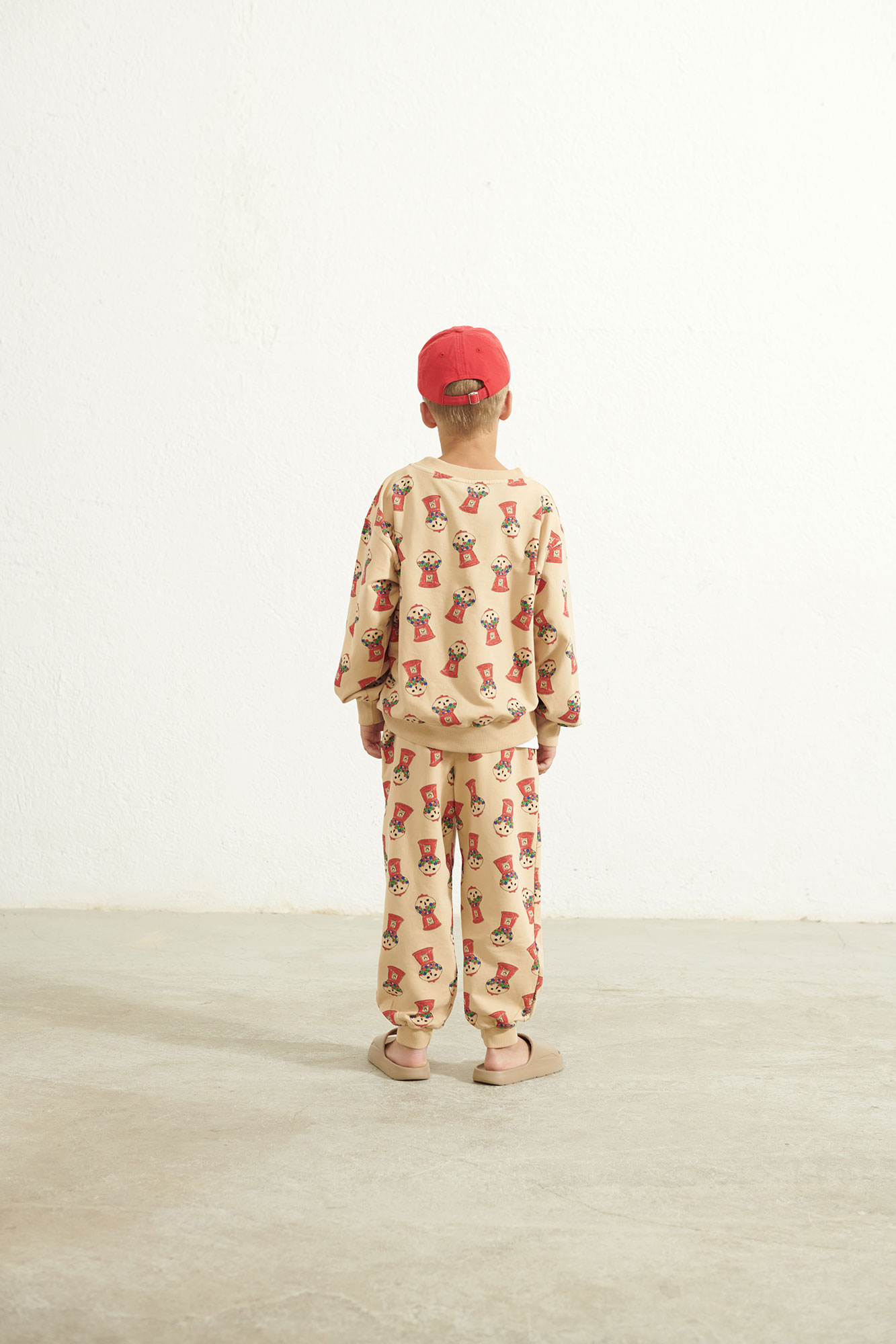 ss23-715-gum-sweatshirt-sand-weekend-house-kids-2