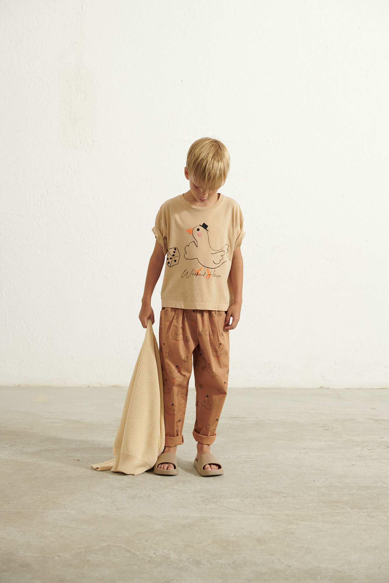 ss23-722-goose-t-shirt-sand-weekend-house-kids-1