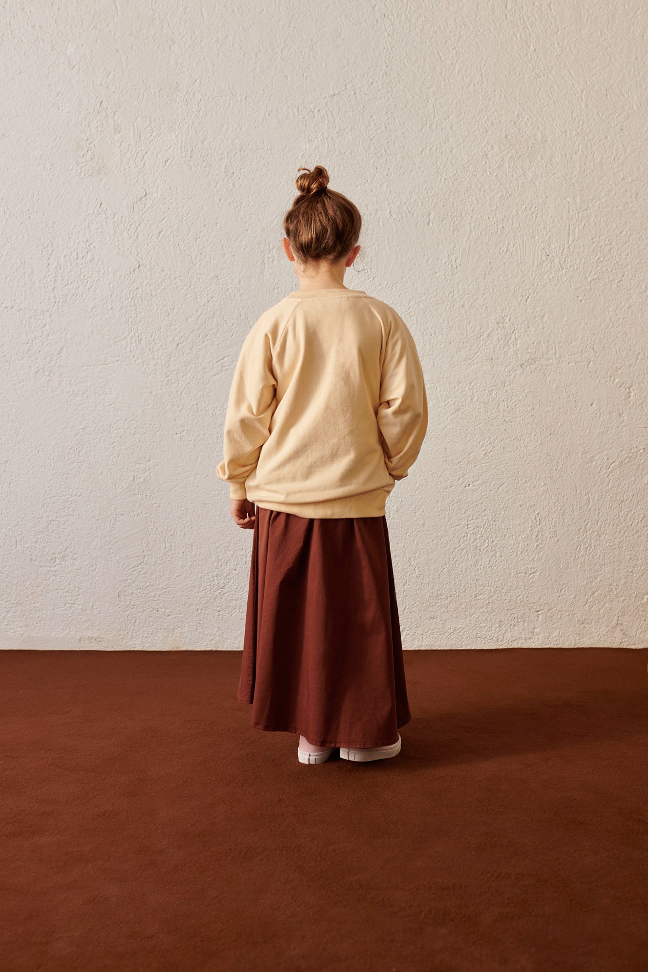 fw23-855-scripwriter-sweatshirt-with-pockets-sand-weekend-house-kids-2