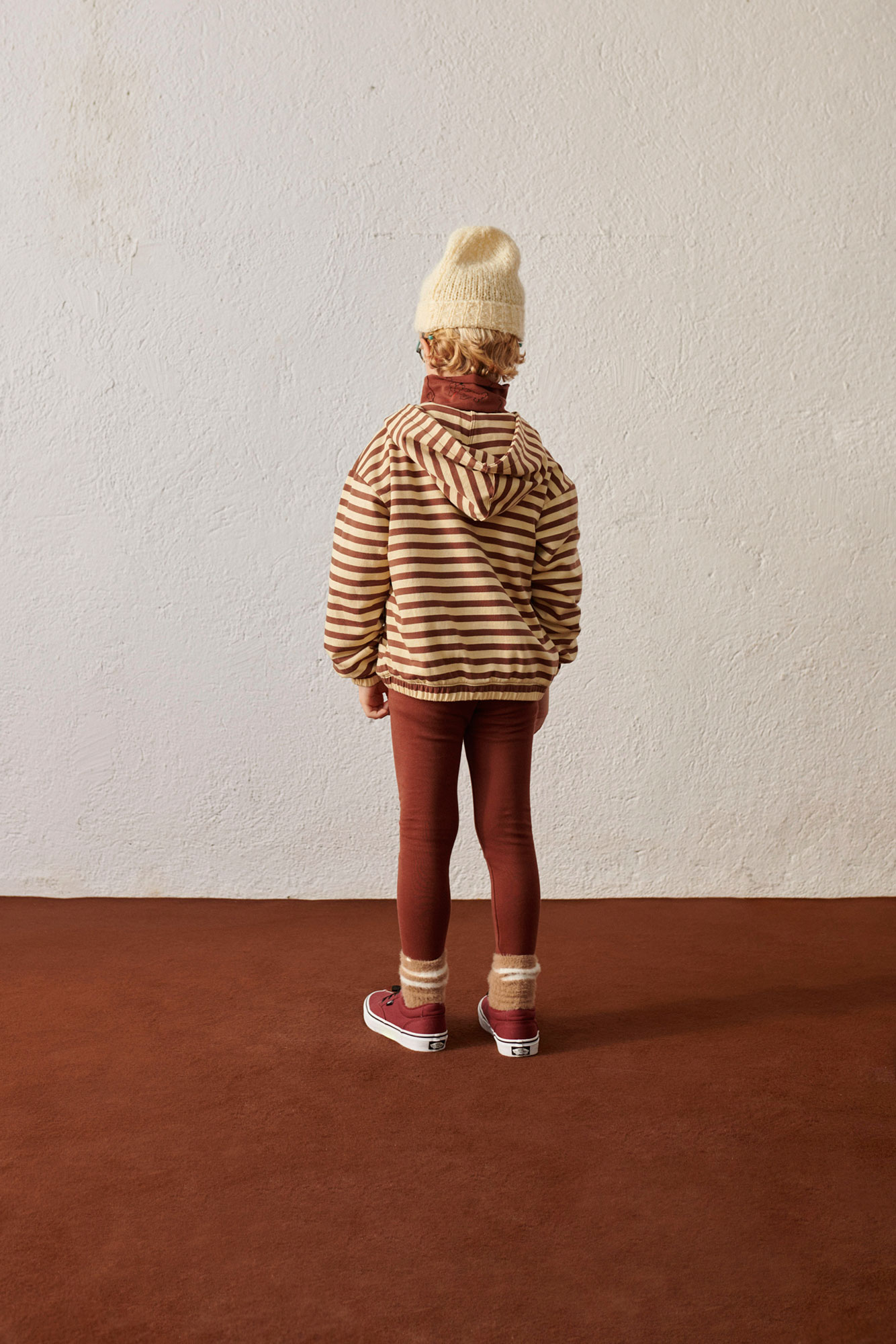 fw23-881-dog-stripes-hoodie-with-zipper-pockets-weekend-house-kids-2