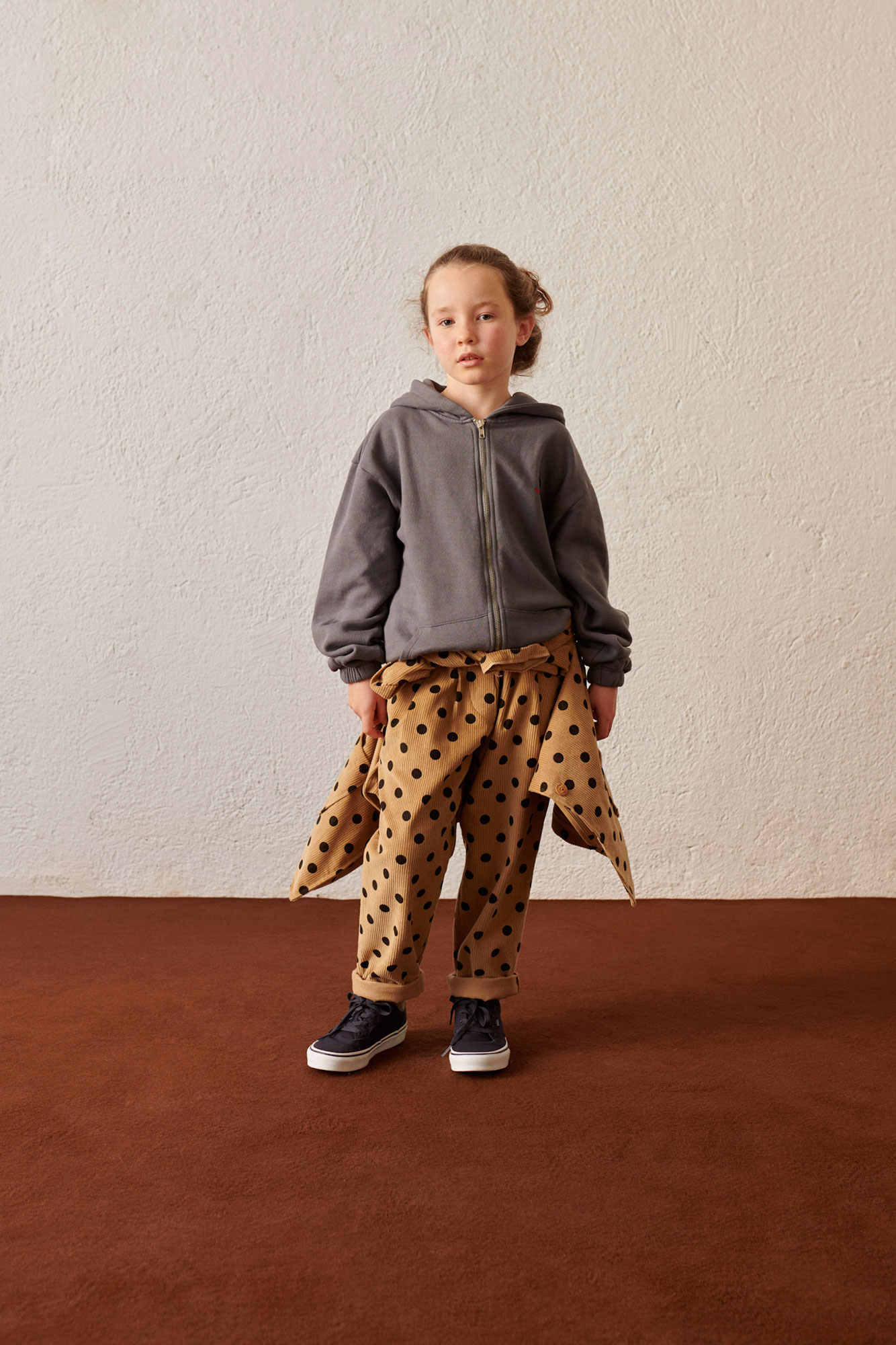 fw23-939-chaplin-hoodie-with-zipper-and-pockets-weekend-house-kids-1