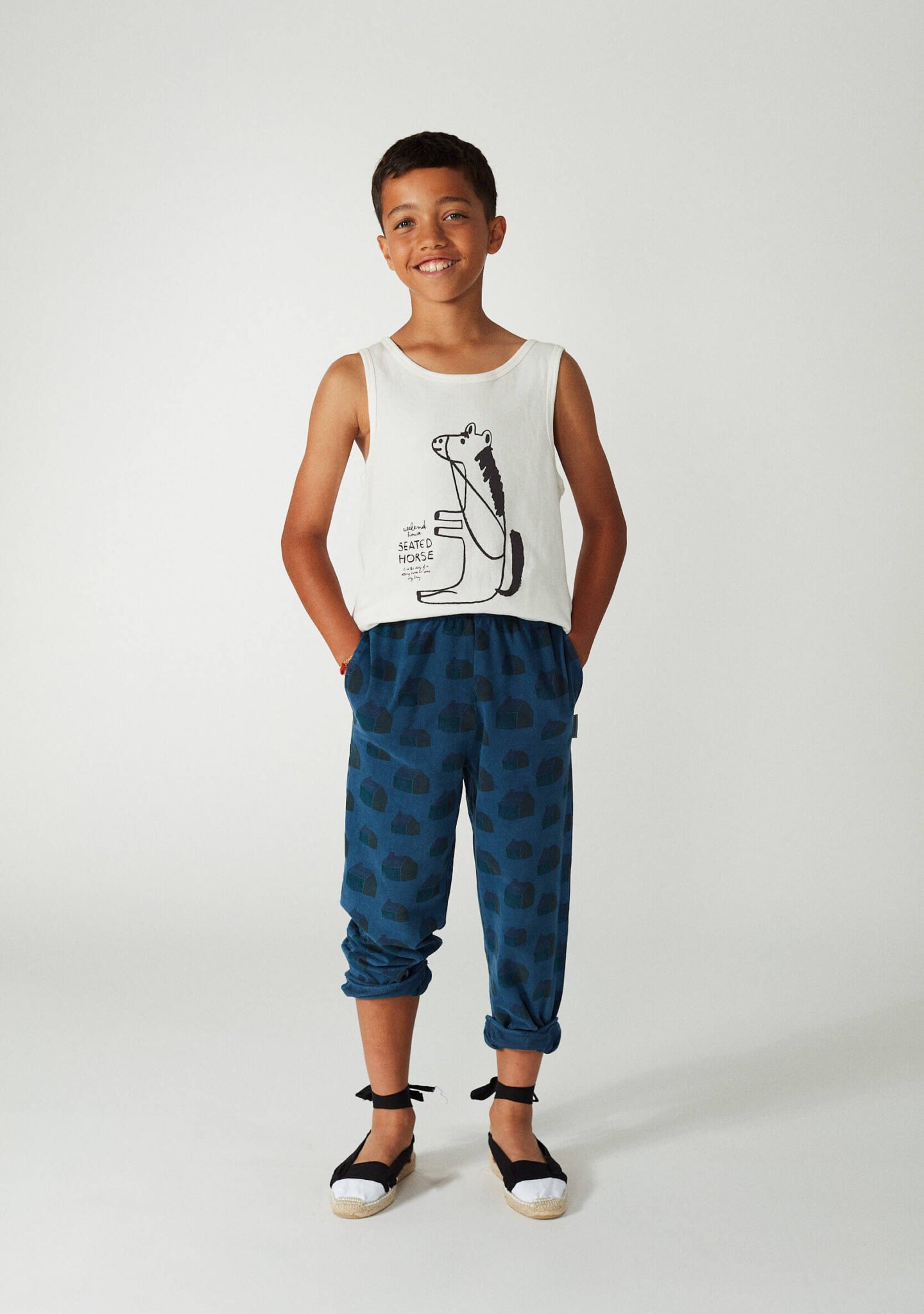 Seated horse tank t-shirt