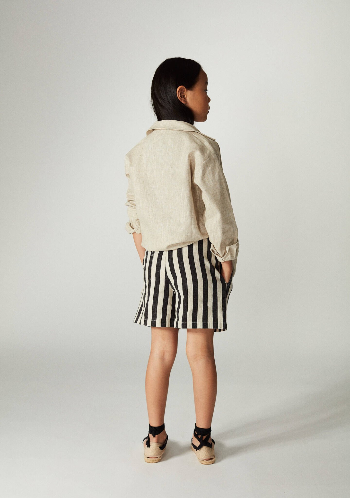 Black stripes linen bermuda