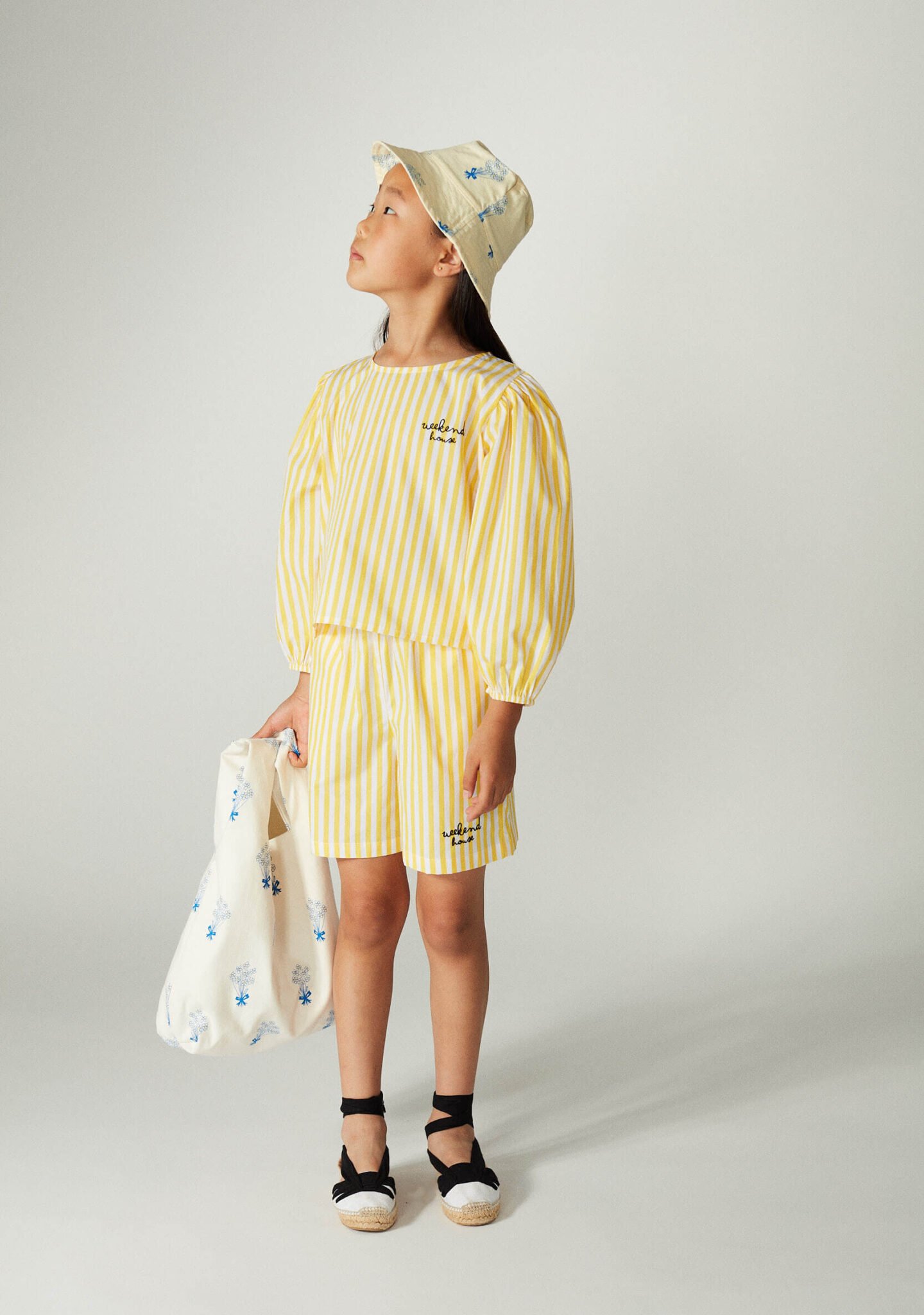 Weekend logo top