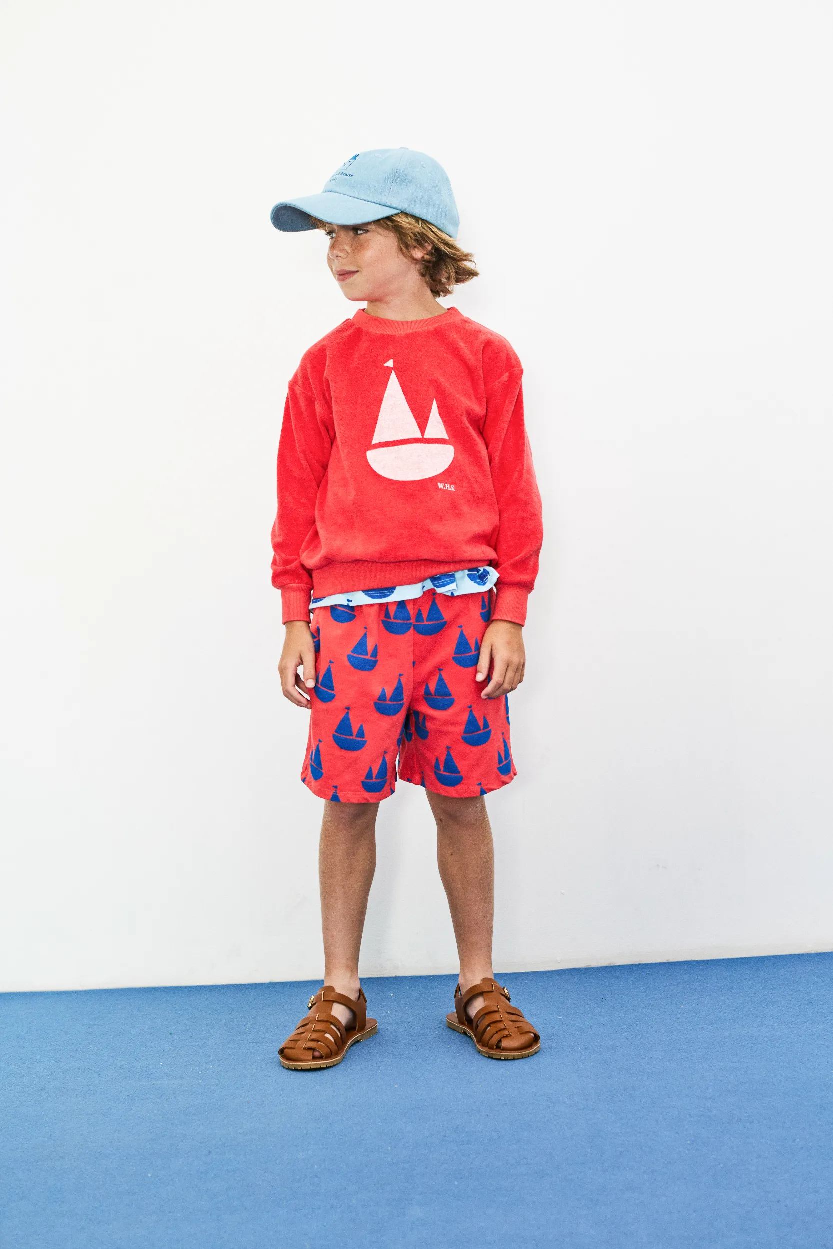 Boat shape sweatshirt